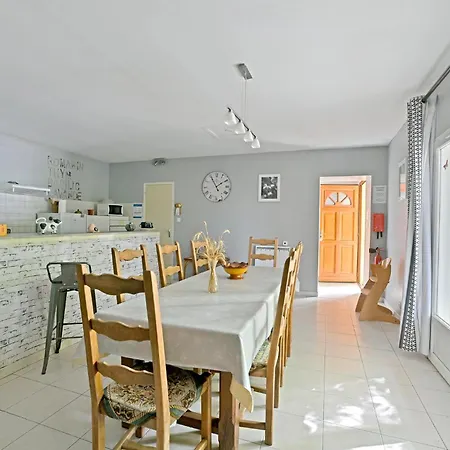 3 Bedroom In Holiday home